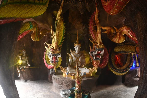 Yılan Mağarası Nın Içinde Oturan Buda Heykelleri Yılanlar Koruyucu Tanrılar — Stok fotoğraf
