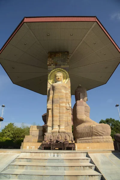 Skupina Pískovcových Buddhových Obrazů Zdobených Kolem Pilíře Wat Phuttha Nimit — Stock fotografie