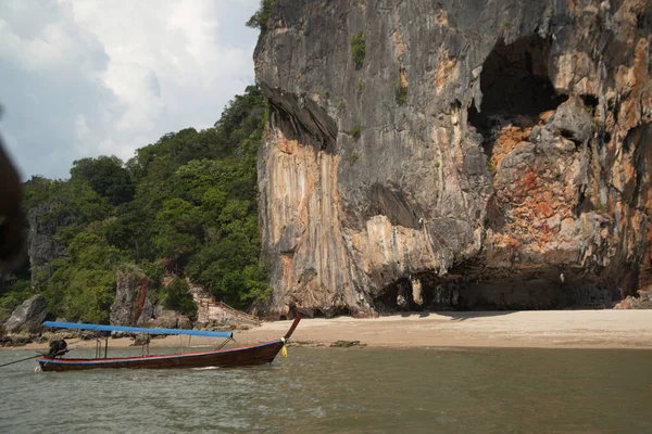 Lange Staart Boten Wachten Toeristen Koh Khao Phing Kan Beroemde — Stockfoto