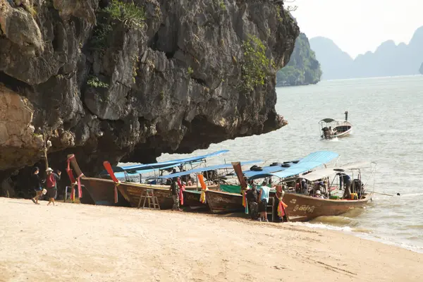Groep Van Longtail Boten Wachten Toeristen Koh Khao Phing Kan — Stockfoto