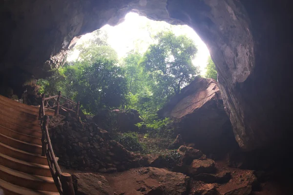 Лестница Входе Ват Тхам Суван Хуха Золотая Пещера Популярное Место — стоковое фото