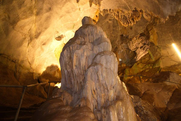 Hermosas Estalagmitas Estalactitas Dentro Cueva Wat Tham Suwan Khuha Golden — Foto de Stock