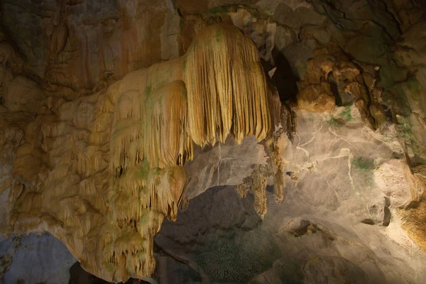 Estalagmites Bonitos Stalactite Dentro Wat Tham Suwan Khuha Caverna Dourada — Fotografia de Stock