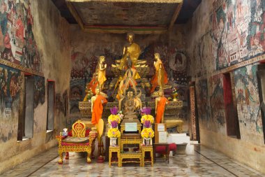 Kongkaram Tapınağı 'nın gövdesinin içinde Mara' yı zapt etmek için bekleyen bir taş Buda var. Duvarlarda da duvar resimleri var. Buda 'nın tarihini anlatıyor, yaklaşık 250 yıllık. Tayland 'ın ortasında yer almaktadır..