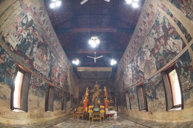 Kongkaram Tapınağı 'nın gövdesinin içinde Mara' yı zapt etmek için bekleyen bir taş Buda var. Duvarlarda da duvar resimleri var. Buda 'nın tarihini anlatıyor, yaklaşık 250 yıllık. Tayland 'ın ortasında yer almaktadır..