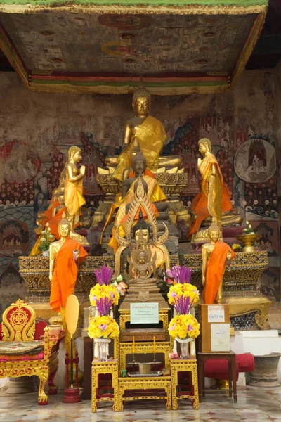 Uvnitř Ubosot Chrámu Kongkaram Tam Štukový Pískovcový Buddha Sedí Postoji — Stock fotografie