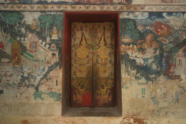 Drewniane Okno Kościoła Freskami Wewnątrz Kościoła Wat Gangaram Kolor Obrazu — Zdjęcie stockowe