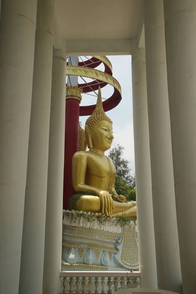 Χρυσή Καθιστή Εικόνα Του Βούδα Τέσσερις Κατευθύνσεις Κατοχυρώνεται Στην Περιοχή — Φωτογραφία Αρχείου