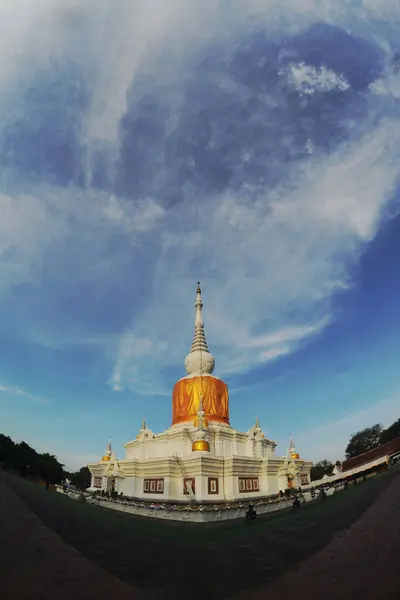 这座宝塔是为该地区繁荣而建造的圣地 它是佛教 艺术和文化的中心 位于泰国Maha Sarakham省 — 图库照片