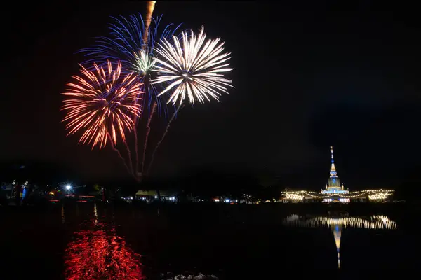 Pagoda Éjszakáján Van Phra Dun Gyönyörű Tűzijátékkal Éves Rendezvényen Egy — Stock Fotó