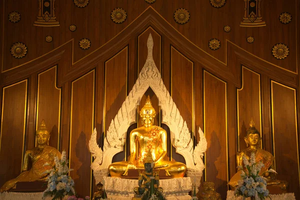 Luang Pho Mongkhon Nimit Jest Budda Postawy Mara Rzeźbione Całego — Zdjęcie stockowe