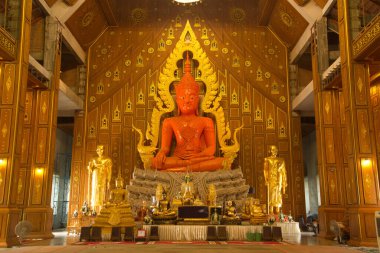 Phra Somdej Ong Pathom Pang Maha Chakkraphat (Buda 'nın imparatorun cübbesini giyer) Tayland' da nadir bulunan bir Buda imgesidir. Wat Nong Phong Nok tapınağındaki Budist kilisesinin başkanıdır. Tayland 'ın Nakhon Pathom Eyaleti' nde yer alıyor..