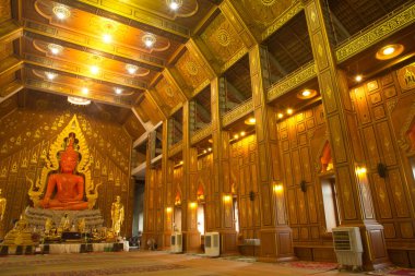 Phra Somdej Ong Pathom Pang Maha Chakkraphat (Buda 'nın imparatorun cübbesini giyer) Tayland' da nadir bulunan bir Buda imgesidir. Wat Nong Phong Nok tapınağındaki Budist kilisesinin başkanıdır. Tayland 'ın Nakhon Pathom Eyaleti' nde yer alıyor..