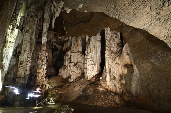Estalagmites Estalactites Dentro Bela Caverna Phu Wai Localizado Província Uthai — Fotografia de Stock