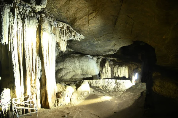 Stalagmites Stalactites Beautiful Phu Wai Cave Located Uthai Thani Province — Stock Photo, Image