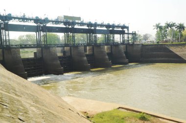 Rama VI Dam Tayland 'ın ilk sulama barajı olarak kabul edilir. Doğal nehir boyunca inşa edildi, Pa Sak Nehri. Tarım tüketimi de dahil olmak üzere çeşitli faaliyetlerde kullanılmak üzere tahsis edilmek üzere.