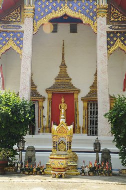 Bang Nom Kho Tapınağı Kilisesi ülkenin her yerinden insanlar tarafından saygı görür. Phrakhru Wihan Kitchanukan 'ın nezaketiyle, her açıdan derin bilgiye sahip. Tayland 'ın Ayutthaya eski başkentinde yer almaktadır..