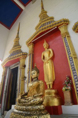 Eski Buda cephesi Bang Nom Kho Tapınağı ülkenin her yerinde insanlar tarafından saygı görür. Tayland 'ın Ayutthaya eski başkentinde yer almaktadır..
