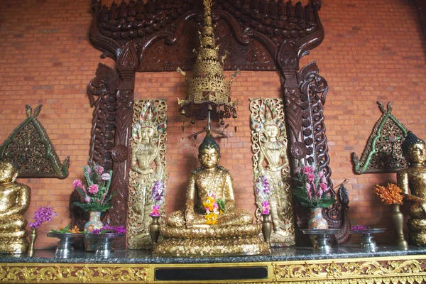 Сидящий Золотой Будда Священном Зале Храме Ват Тха Май Одолжил — стоковое фото