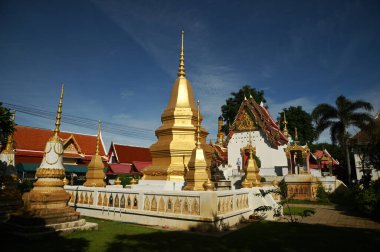 Wat Thewa Sangkharam veya Wat Nuea, Kanchanaburi Eyaleti 'nin en ünlü eski tapınaklarından biridir. 200 yaşından fazla olan bina, 1805 'ten beri inşa edilmiştir. Önemli bir geçmişi var. Burası eski patriğin papazlık yaptığı yer. Tayland 'da..