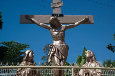 Kutsal Ayin Manastırı 'ndaki İsa' nın bronz heykeli. Filipinler 'in Cebu şehrinde yer almaktadır..