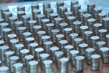 Bozuklukların dokusu ve arkaplanı satırlara ve satırlara yerleştirilir.