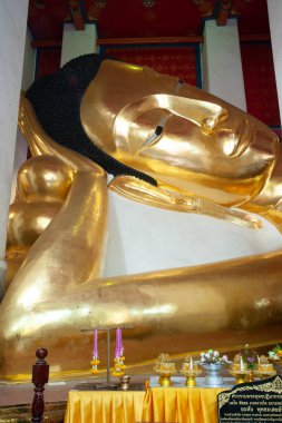 Büyük altın uzanan Buda 'nın çok güzel bir Sukhothai Budist tarzı vardır. 47 metre ve 42 santimetre uzunluğundadır ve Tayland 'ın en büyük üçüncü şehridir. Tayland' ın Sing Buri ilindeki Wat Phra Non Chakkasi Worawihan tapınağında yer almaktadır..