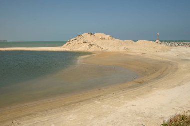 Panare Plajı güzel, temiz, beyaz bir plaj. Temiz hava. Çevrede uzun gölgeli çam ağaçları var. Rahatlamak için güzel ve uygun. Tayland 'ın Pattani Eyaleti' nde yer alıyor..