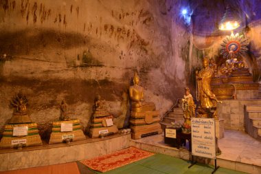 Buda görüntüleri, ünlü Tham Khao Yoi Tapınağı 'nın içinde gizli tutulur. Çok güzel dikitler ve sarkıtlar var. Tayland 'ın Phetchaburi eyaletinde yer almaktadır..
