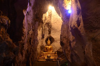 Buda görüntüleri, ünlü Tham Khao Yoi Tapınağı 'nın içinde gizli tutulur. Çok güzel dikitler ve sarkıtlar var. Tayland 'ın Phetchaburi eyaletinde yer almaktadır..