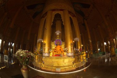 Phra Sakaya Muni veya Shakramuni Lawkar Nandar Pagoda 'nın batısındaki 