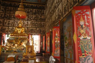 Luang Pho Chao Sua 'nın yüzü ve yüzleri çok güzeldi. Wat Naga Prok 'ta bir Çin hurdasına binen beyaz şapelde başlıca Buda imajı olarak kutsanmıştır. Tayland 'ın Bangkok başkentinde yer alıyor..