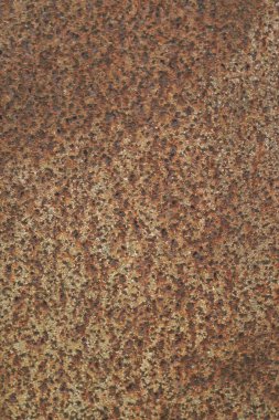 Paslanmış çelik levhaların dokusu veya arka planı turuncu renktedir, çok koyu ve soyut..