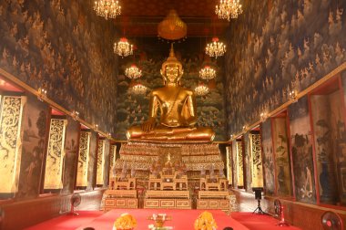 Phra Buddha Thewarat Heykeli Wat Thewarat Kunchorn Worawihan kilisesindeki başlıca Buda heykeli. Yani İndra 'nın Fili, şu anda Güzel Sanatlar Bölümü tarafından önemli bir tarihi yer olarak kaydedilmiştir. Tayland' ın Bangkok kenti..