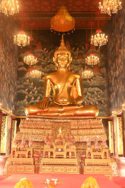 Phra Buddha Thewarat Heykeli Wat Thewarat Kunchorn Worawihan kilisesindeki başlıca Buda heykeli. Yani İndra 'nın Fili, şu anda Güzel Sanatlar Bölümü tarafından önemli bir tarihi yer olarak kaydedilmiştir. Tayland' ın Bangkok kenti..