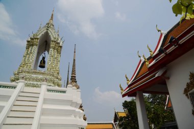 Önemli bir tapınak olan Wat Phra Chetuphon ya da Wat Pho 'daki güzel Tayland mimarisi büyük ve birçok Budist ve turist ziyaret ediyor. Tayland' ın Bangkok şehrinde yer alıyor..