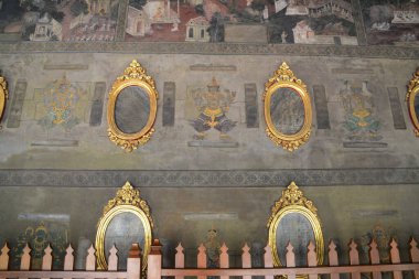 BANGKOK, THAILAND - 23 Şubat 2025: Bir resim duvarda Tayland masaj noktasını gösteriyor. Wat Pho bölgesinde. Tayland masajı öğretmekle meşhurdur..