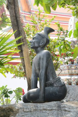 Wat Phra Chetuphon Wimon Mangkhalaram ya da Wat Pho 'da masaj terapisi pozu veren bir münzevi heykeli. Burası Tayland geleneksel masajlarıyla ünlüdür. Tayland 'ın Bangkok başkentinde yer alıyor..