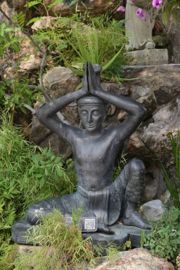 Wat Phra Chetuphon Wimon Mangkhalaram ya da Wat Pho 'da masaj terapisi pozu veren bir münzevi heykeli. Burası Tayland geleneksel masajlarıyla ünlüdür. Tayland 'ın Bangkok başkentinde yer alıyor..