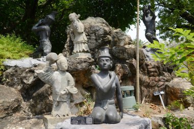 Wat Phra Chetuphon Wimon Mangkhalaram ya da Wat Pho 'da masaj terapisi pozu veren bir münzevi heykeli. Burası Tayland geleneksel masajlarıyla ünlüdür. Tayland 'ın Bangkok başkentinde yer alıyor..