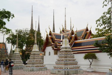 Önemli bir tapınak olan Wat Phra Chetuphon ya da Wat Pho 'daki güzel Tayland mimarisi büyük ve birçok Budist ve turist ziyaret ediyor. Tayland' ın Bangkok şehrinde yer alıyor..