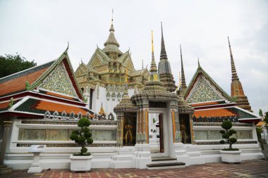 Önemli bir tapınak olan Wat Phra Chetuphon ya da Wat Pho 'daki güzel Tayland mimarisi büyük ve birçok Budist ve turist ziyaret ediyor. Tayland' ın Bangkok şehrinde yer alıyor..