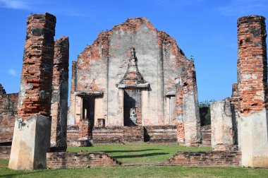 Wat Phra Sri Rattana Mahathat tapınağının ana sığınağı. Lopburi şehrinde yer alan tapınak zeminleri çok geniştir, eski mimari tekniklerini sürdürürler..