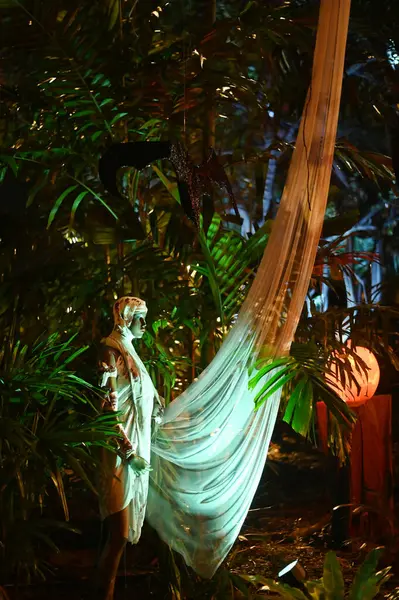 CHACHOENGSAO, THAILAND - 31 Ekim 2024: Korkunç hayaletler, Somdej Phra Srinakarin parkında 2..