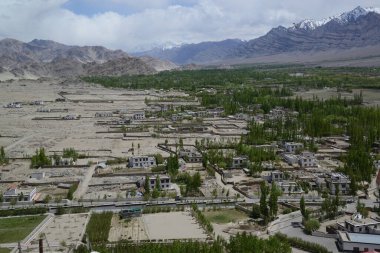 Thiksey Manastırı 'ndan vadi manzarası. Thiksey Manastırı 'ndan vadi manzarası. Ladakh, Hindistan.