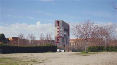 Madrid, İspanya, Sanchinarro, 03-12-2025: Sanchinarro, Madrid 'de toplu taşıma otobüsü