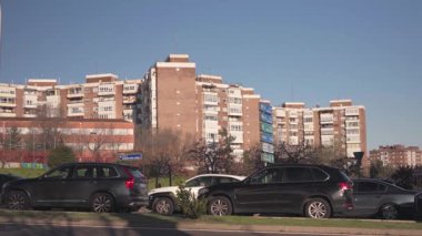 Madrid, İspanya, Sanchinarro, 03-12-2025: Sanchinarro, Madrid 'de toplu taşıma otobüsü