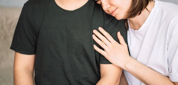 Lady Lay Mans Shoulder Comfort — Stock Photo, Image