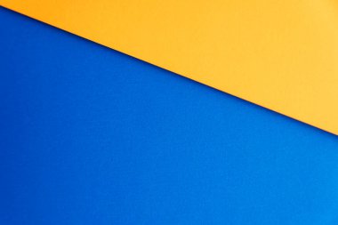 Kırmızı bir çarşaf üzerinde Cyan kare, kalın geometrik kağıt arka plan. Yüksek kalite fotoğraf