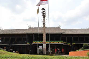 jakarta, Endonezya-23 Nisan 2023: Taman Mini Endonezya Anıtı Indah Anjungan Kalimantan Timur